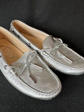 Tod’s Silver Metallic Leather Driving Moccasin size 35